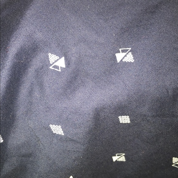 Men Button-Down Size large- Cart A - Picture 3 of 4